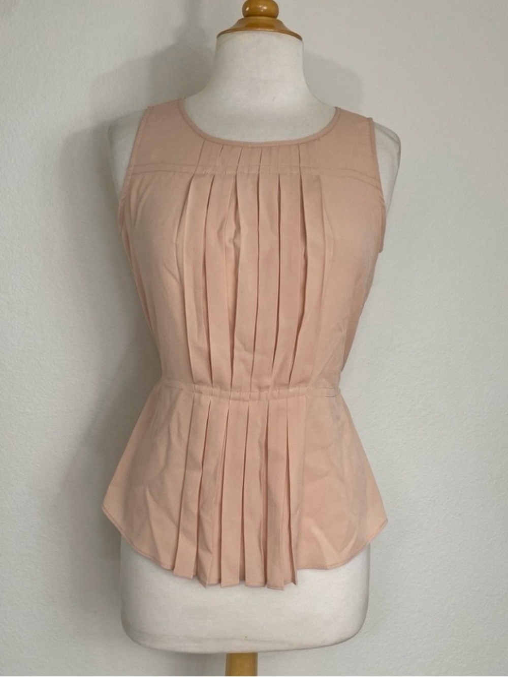 NWT New Olive & Oak Women's Blush Sleeveless Pleated Blouse Coastal Girly Size S